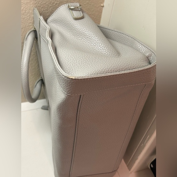 Nine West Purse with Detachable adjustable Shoulder Strap - Picture 11 of 13